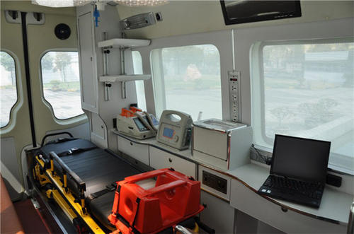 威县救护车内部